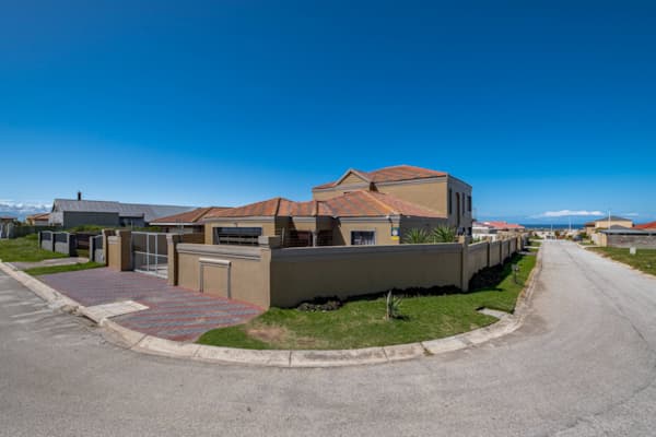 Bluewater Bay (Port Elizabeth (Gqeberha)) 5 Bedroom Houses For Sale