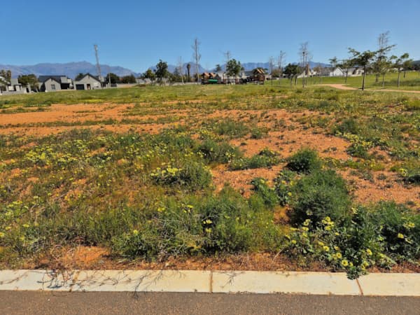 470 m&sup2; vacant land for sale in Altona Village