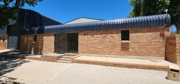 705 m&sup2; commercial building for sale in Bethlehem Central